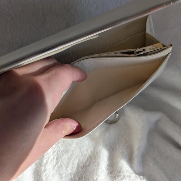 Authentic Salvatore Ferragamo White Leather Gancini Organizer - Picture 12 of 16